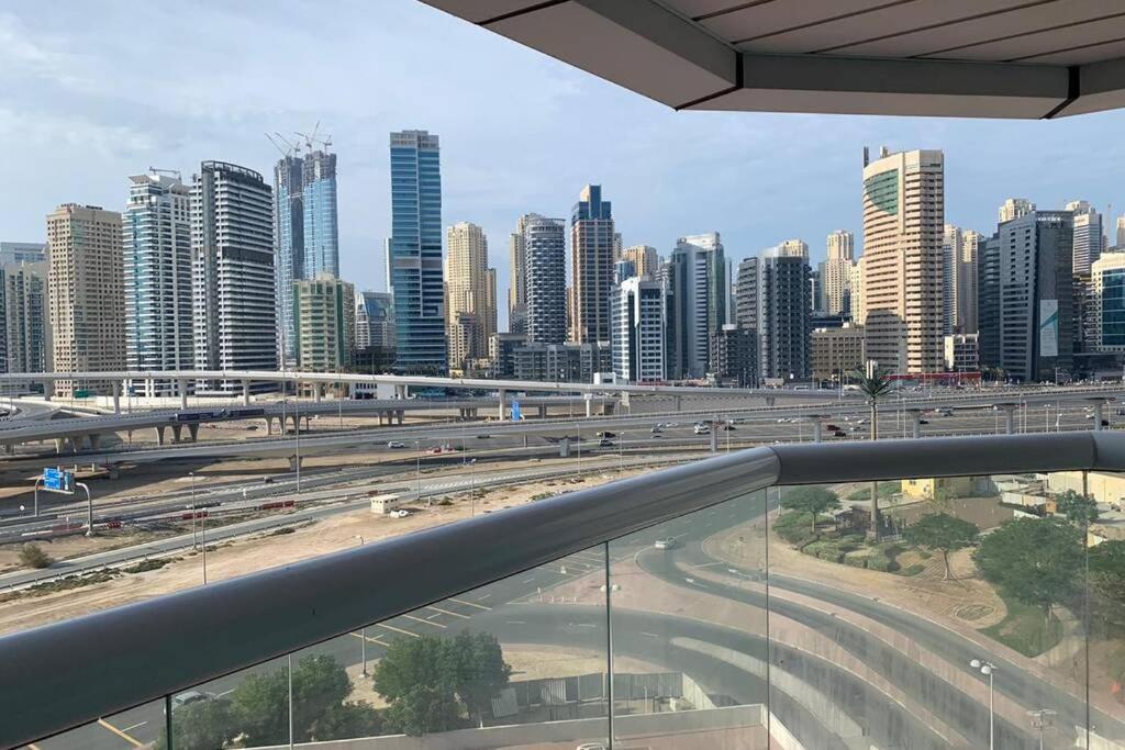 Ferienwohnung Cozy 2Bhk Near To Dmcc Metro Station -505 Dubai Exterior foto