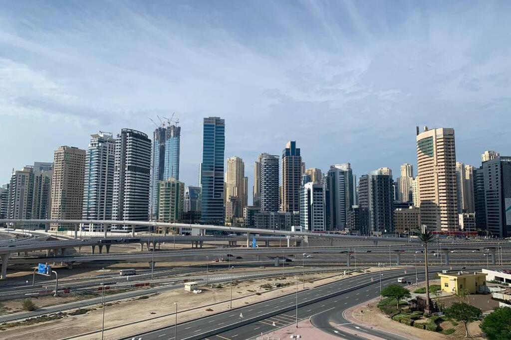 Ferienwohnung Cozy 2Bhk Near To Dmcc Metro Station -505 Dubai Exterior foto